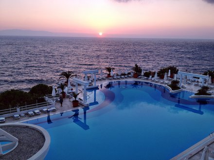 تور ترکیه هتل کورومار دلوکس - آژانس مسافرتی و هواپیمایی آفتاب ساحل آّبی
